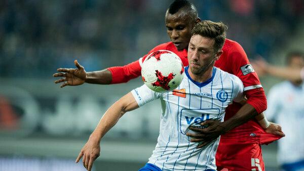 KAA Gent knokt zich naar 1-0 zege tegen Standard