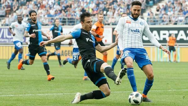 KAA Gent verslaat leider Club Brugge met 1-0