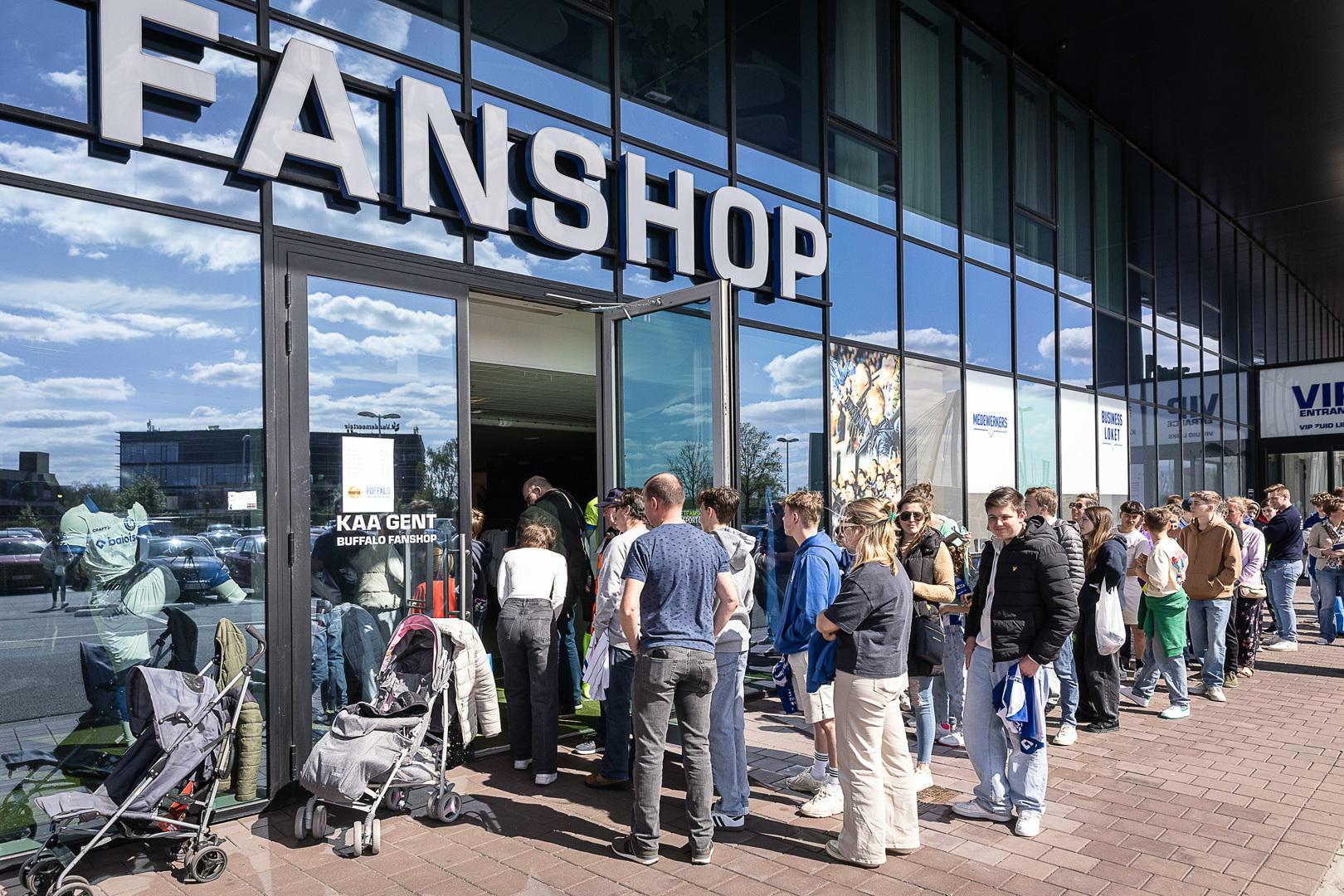 Hoge kortingen in Fanshop voor zomerbreak